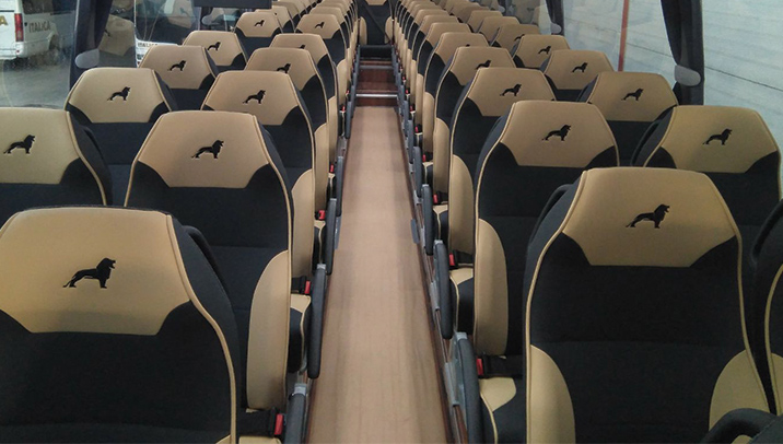 Foto-personas-sentadas-bus